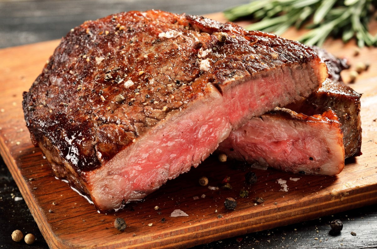 http://louisiana-grills.com/cdn/shop/articles/Reverse-Seared-NY-Steak.jpg?v=1632349270